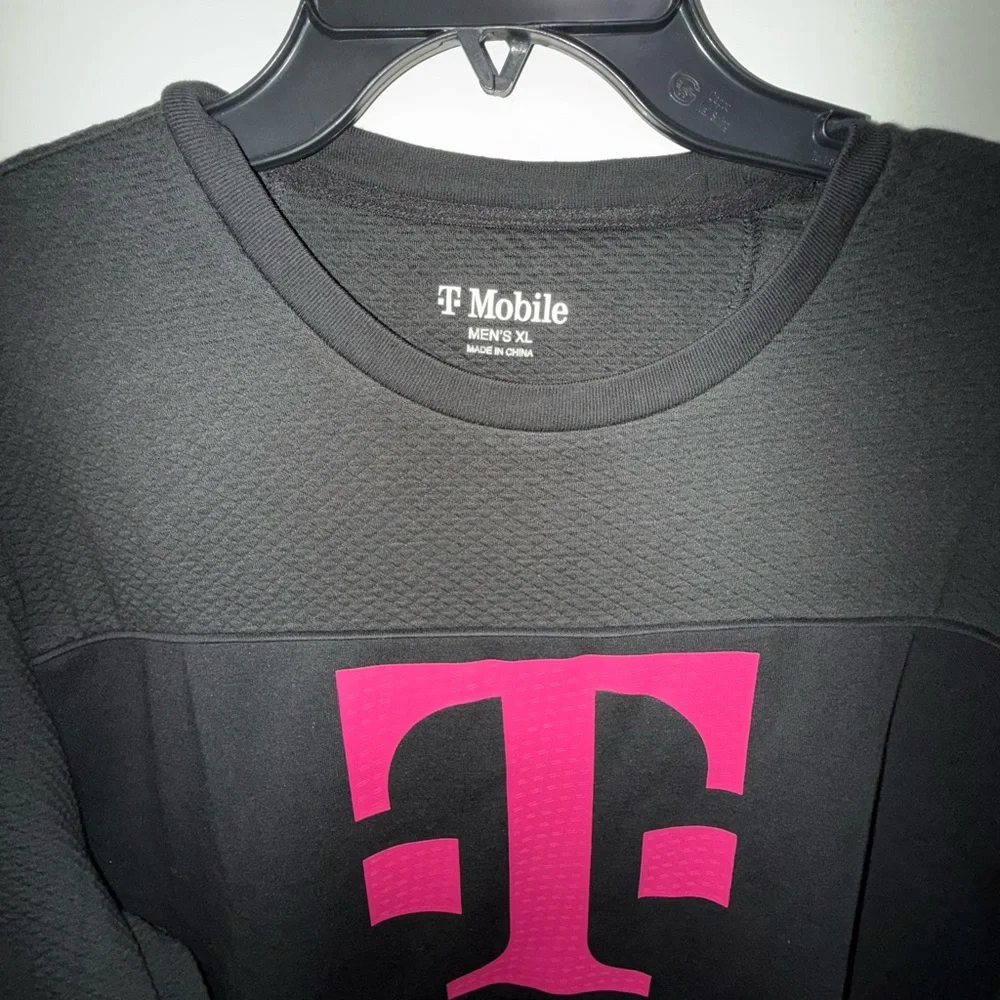 T-Mobile Mens XL Long Sleeve shirt - Picture 4 of 5